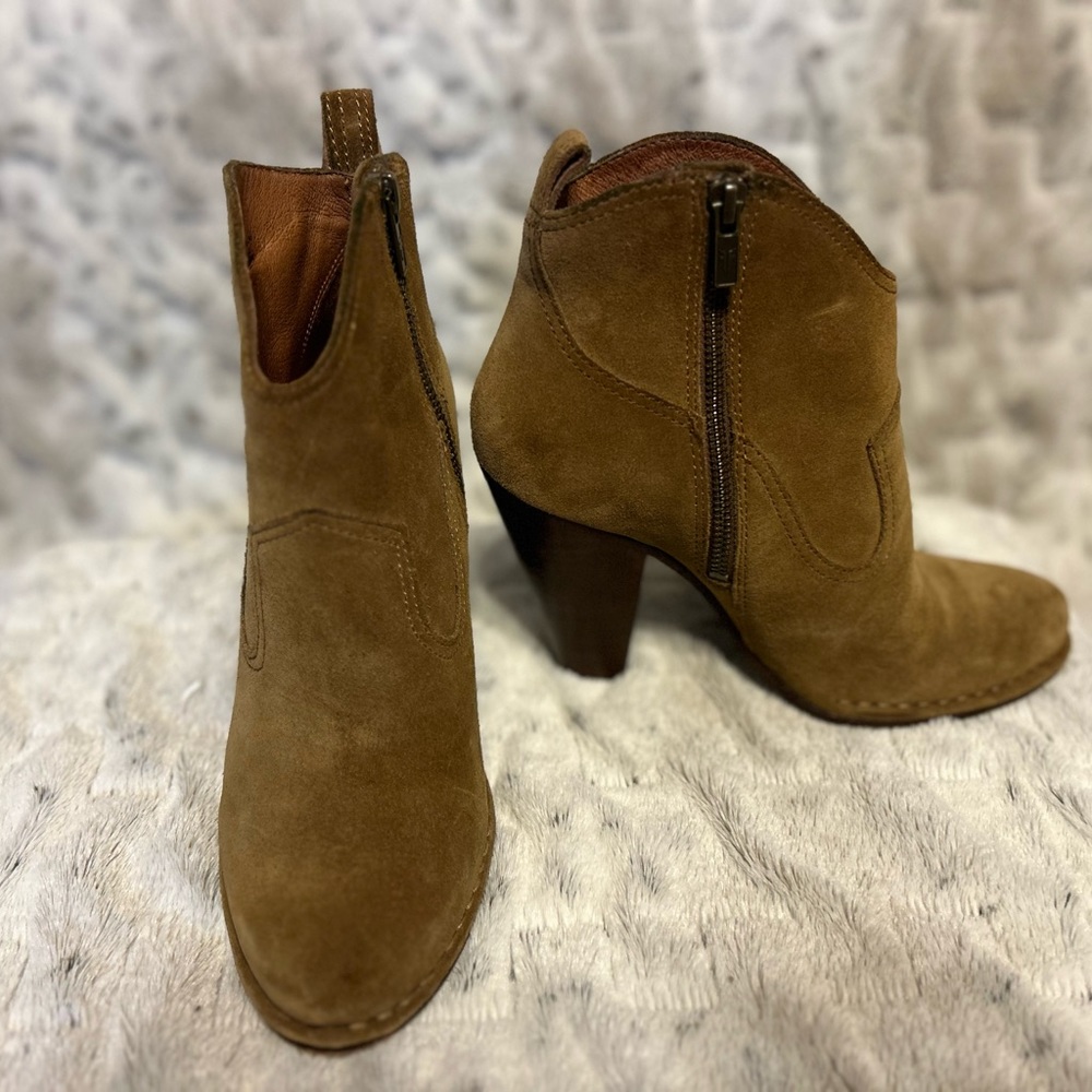The Frye Co heeled booties - Picture 3 of 3